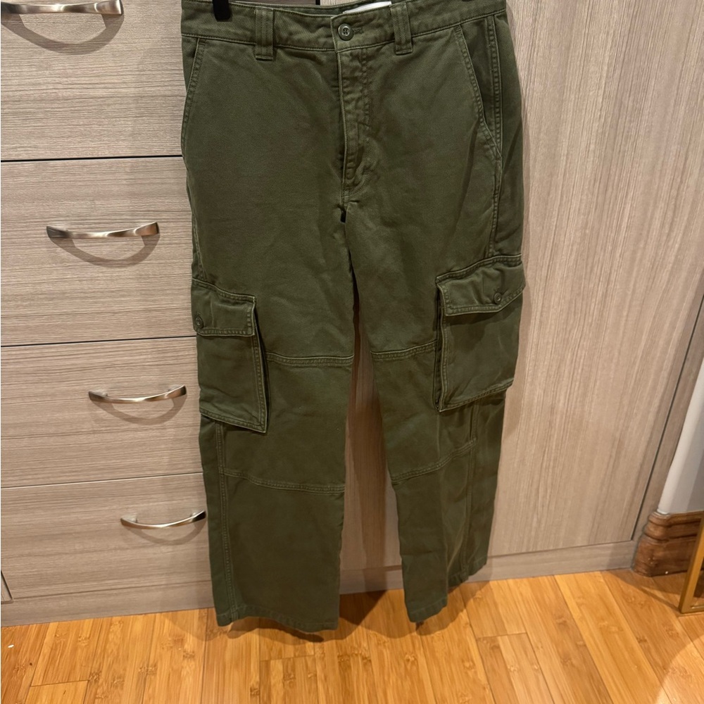 woman’s Green Cargo Pants